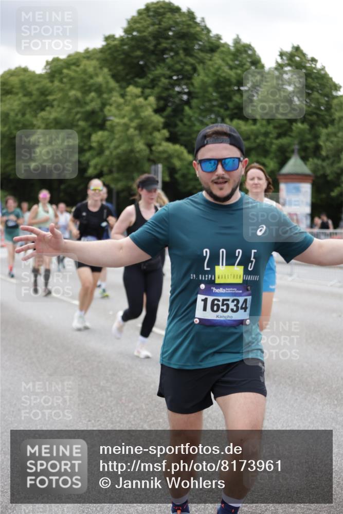 29.06.2025 - hella hamburg halbmarathon Jannik Wohlers http://msf.ph/oto/8173961 29.06.2025 11:07:22 Lombardsbrücke 1574, 1829, 2312, 2314, 2764, 2796, 2867, 3595, 3853, 3855, 3866, 3867, 4226, 4250, 4567, 4573, 4988, 5541, 6258, 6357, 6586, 7218, 7441, 7892, 8420, 8446, 8636, 9387, 9389, 9494, 9814, 9892, 9935, 10379, 10517, 10893, 11414, 11504, 12063, 12064, 12880, 12964, 13561, 14587, 14802, 15059, 15598, 15920, 16534, 16822, 18619, 18876 meine-sportfotos.de