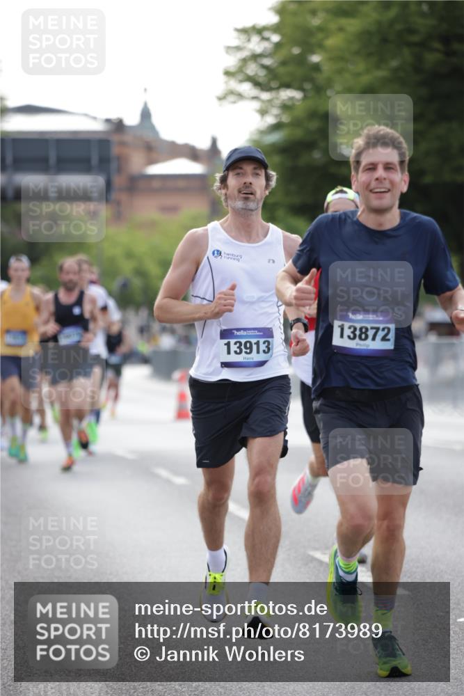 29.06.2025 - hella hamburg halbmarathon Jannik Wohlers http://msf.ph/oto/8173989 29.06.2025 09:42:10 Lombardsbrücke 2618, 10468, 11078, 13872, 13913, 14113, 15253, 16615 meine-sportfotos.de