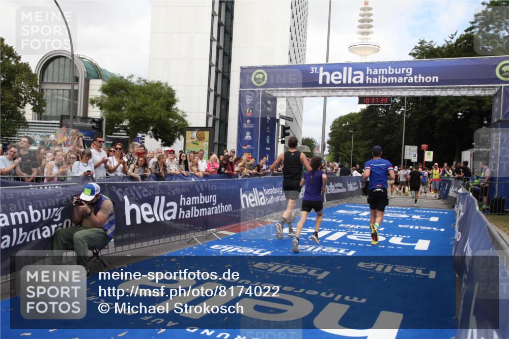 29.06.2025 - hella hamburg halbmarathon Michael Strokosch http://msf.ph/oto/8174022 29.06.2025 10:37:38 Ziel 1290, 5042, 5791, 6047, 7831, 9914, 10451, 10922, 11106, 18193, 18216 meine-sportfotos.de