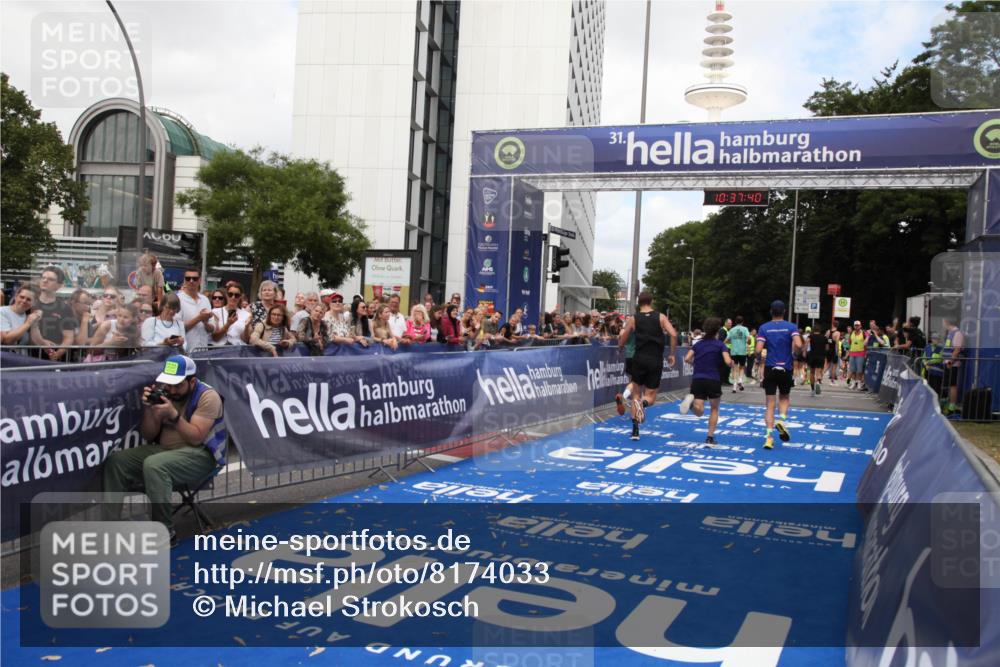 29.06.2025 - hella hamburg halbmarathon Michael Strokosch http://msf.ph/oto/8174033 29.06.2025 10:37:39 Ziel 1290, 5042, 5791, 7831, 9914, 10451, 10922, 11106, 18193, 18216 meine-sportfotos.de