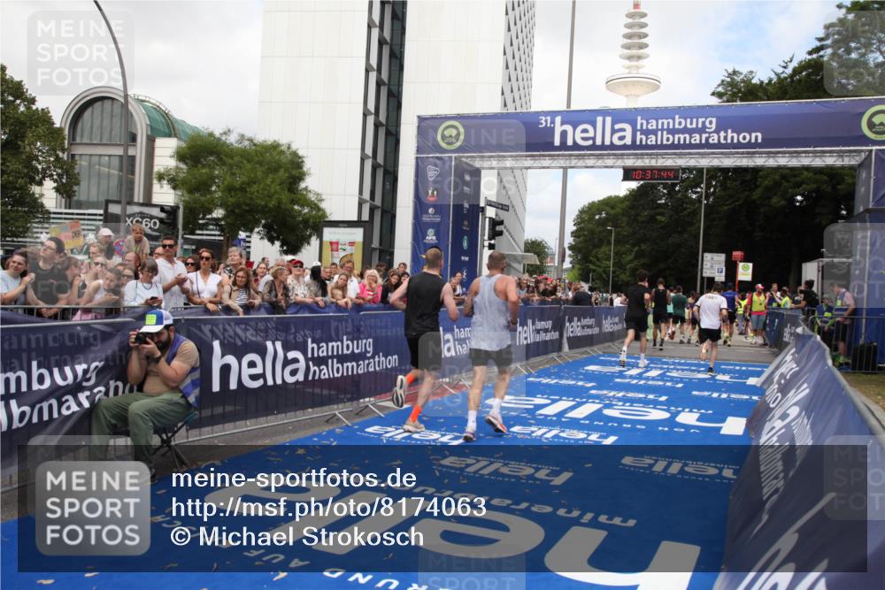 29.06.2025 - hella hamburg halbmarathon Michael Strokosch http://msf.ph/oto/8174063 29.06.2025 10:37:43 Ziel 1505, 10922, 11106, 14934, 18193, 18216 meine-sportfotos.de