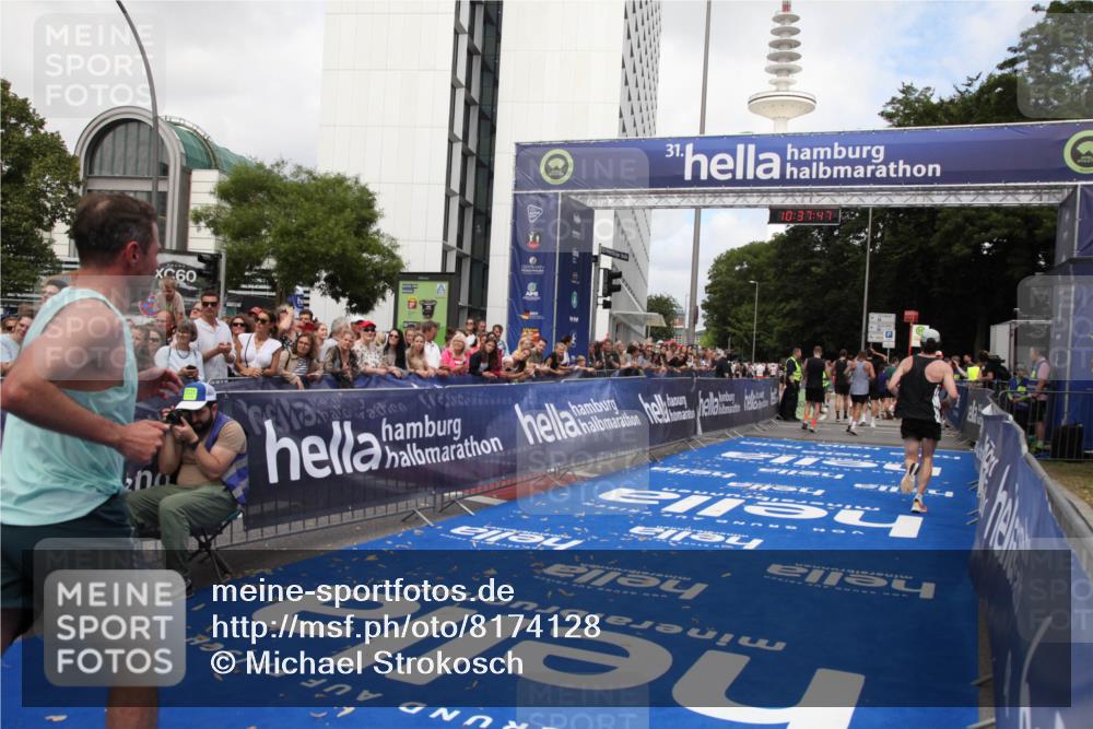 29.06.2025 - hella hamburg halbmarathon Michael Strokosch http://msf.ph/oto/8174128 29.06.2025 10:37:46 Ziel 1505, 1615, 11106, 13595, 14934, 18193 meine-sportfotos.de