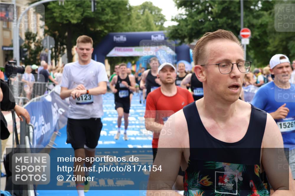 29.06.2025 - hella hamburg halbmarathon Zöllner http://msf.ph/oto/8174154 29.06.2025 10:37:10 Ziel 5923, 6123, 6458, 7482, 8362, 9178, 10738, 11120, 11423, 13972, 15261, 15410, 16992, 17024, 17125, 17658 meine-sportfotos.de