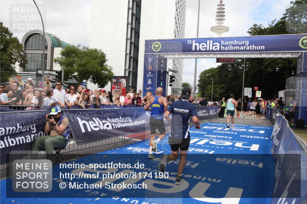 29.06.2025 - hella hamburg halbmarathon Michael Strokosch http://msf.ph/oto/8174190 29.06.2025 10:37:49 Ziel 1505, 1615, 2196, 2404, 9171, 13148, 13595, 14934, 18276, 18277 meine-sportfotos.de