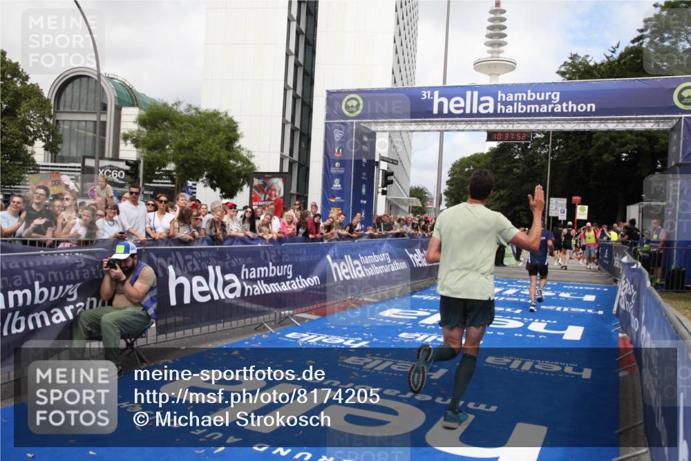 29.06.2025 - hella hamburg halbmarathon Michael Strokosch http://msf.ph/oto/8174205 29.06.2025 10:37:51 Ziel 1505, 1615, 2196, 2404, 9171, 13148, 13595, 18276, 18277 meine-sportfotos.de