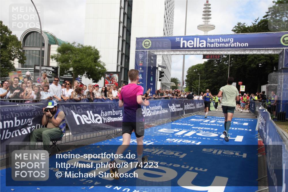 29.06.2025 - hella hamburg halbmarathon Michael Strokosch http://msf.ph/oto/8174223 29.06.2025 10:37:52 Ziel 1615, 2196, 2404, 9171, 13148, 13595, 18276, 18277, 18529 meine-sportfotos.de