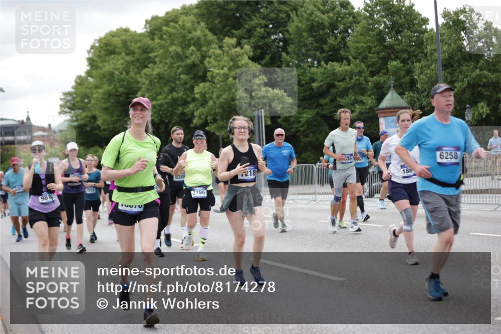 29.06.2025 - hella hamburg halbmarathon Jannik Wohlers http://msf.ph/oto/8174278 29.06.2025 11:07:30 Lombardsbrücke 1574, 1769, 2312, 2314, 2796, 2867, 3595, 3853, 3855, 3866, 3867, 4226, 4567, 4573, 5896, 6070, 6258, 6357, 6586, 6779, 7218, 7892, 8182, 8252, 8636, 9037, 9387, 9389, 9814, 9892, 9906, 9935, 10558, 10637, 10893, 10916, 10918, 11414, 12003, 12063, 12064, 12146, 12880, 13561, 14088, 14587, 14802, 15059, 15616, 15920, 16534, 18289, 18619, 18876 meine-sportfotos.de