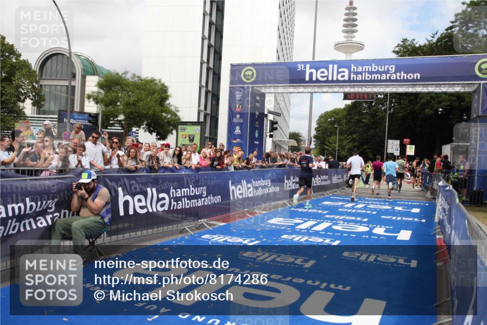 29.06.2025 - hella hamburg halbmarathon Michael Strokosch http://msf.ph/oto/8174286 29.06.2025 10:37:56 Ziel 2196, 2404, 3480, 3530, 9171, 13148, 18103, 18276, 18277, 18529 meine-sportfotos.de