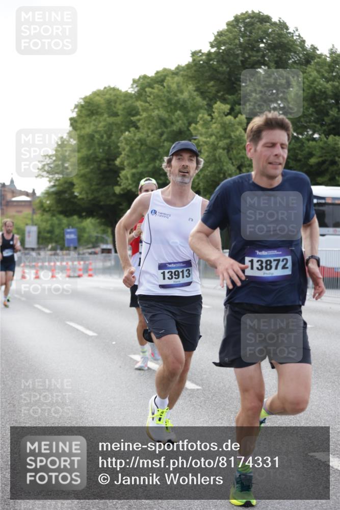 29.06.2025 - hella hamburg halbmarathon Jannik Wohlers http://msf.ph/oto/8174331 29.06.2025 09:42:12 Lombardsbrücke 2618, 9269, 10468, 11078, 13872, 13913, 15253, 16615, 17614, 19041, 19042, 19050, 19078 meine-sportfotos.de