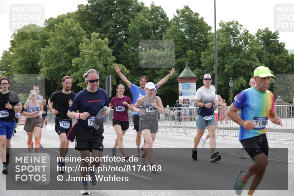 29.06.2025 - hella hamburg halbmarathon Jannik Wohlers http://msf.ph/oto/8174368 29.06.2025 10:22:16 Lombardsbrücke 1029, 2294, 2479, 2766, 2886, 3003, 3430, 3457, 3511, 3600, 3601, 4969, 5223, 5343, 5798, 6826, 6899, 7097, 7188, 7190, 7276, 7529, 7925, 8355, 8931, 9256, 9392, 9598, 10065, 10086, 10573, 10663, 10826, 10902, 10961, 11665, 12592, 13248, 13472, 13963, 14334, 14525, 14633, 14801, 14906, 15870 meine-sportfotos.de