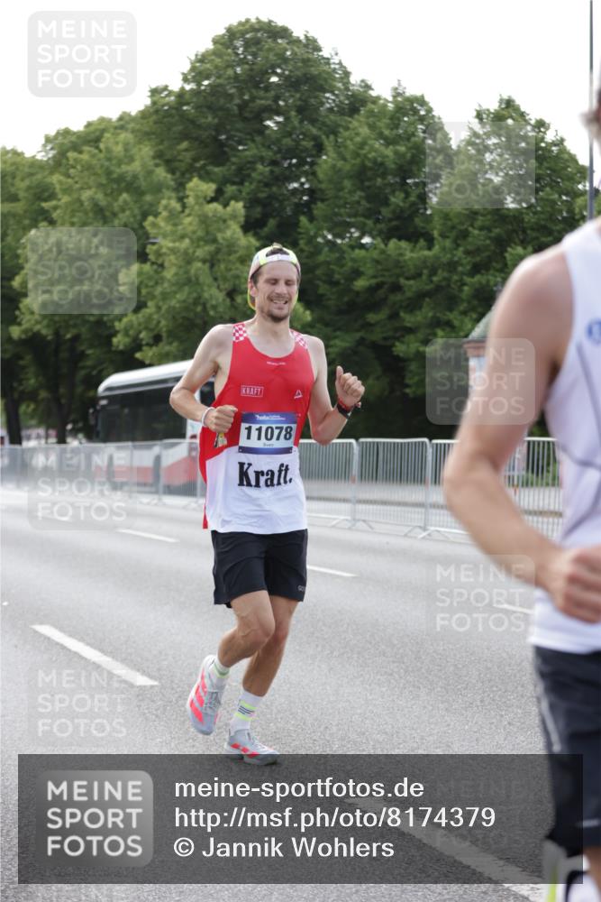 29.06.2025 - hella hamburg halbmarathon Jannik Wohlers http://msf.ph/oto/8174379 29.06.2025 09:42:13 Lombardsbrücke 2618, 9269, 10468, 11078, 12360, 13872, 13913, 14836, 15253, 16615, 17614, 19041, 19042, 19050, 19078 meine-sportfotos.de