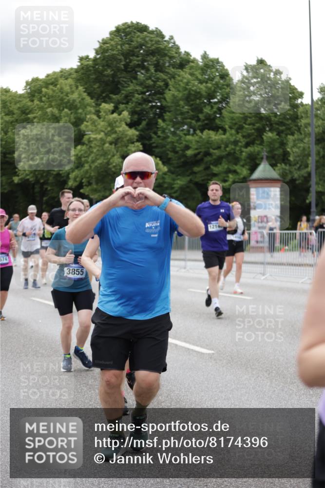 29.06.2025 - hella hamburg halbmarathon Jannik Wohlers http://msf.ph/oto/8174396 29.06.2025 11:07:34 Lombardsbrücke 1574, 1769, 2312, 2314, 2796, 2867, 3442, 3853, 3855, 4226, 4406, 4567, 4573, 5439, 5704, 5896, 6070, 6258, 6357, 6586, 6779, 6780, 7218, 7609, 8182, 8252, 8636, 9037, 9387, 9389, 9814, 9892, 9906, 9935, 10545, 10558, 10637, 10651, 10893, 10916, 10918, 11414, 12003, 12146, 12868, 12880, 14088, 14587, 14802, 15059, 15616, 15920, 18289, 18619, 18876 meine-sportfotos.de
