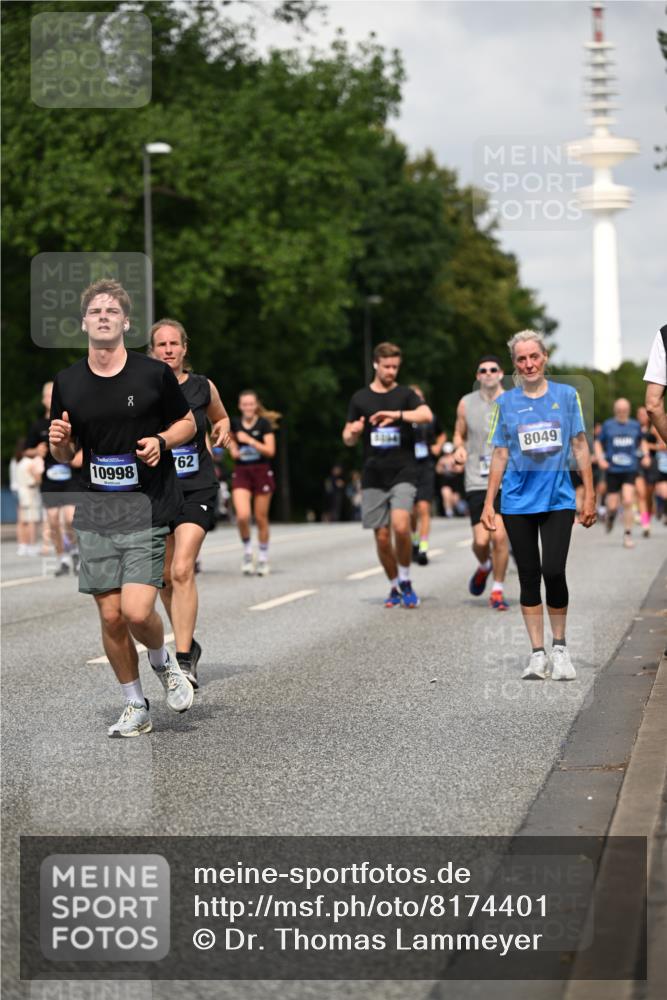 29.06.2025 - hella hamburg halbmarathon Dr. Thomas Lammeyer http://msf.ph/oto/8174401 29.06.2025 10:10:01 Kennedybrücke 1229, 1842, 2288, 3062, 3461, 4169, 5762, 7138, 7302, 8049, 8894, 8909, 9339, 9477, 9737, 9738, 9917, 10343, 10791, 10998 meine-sportfotos.de