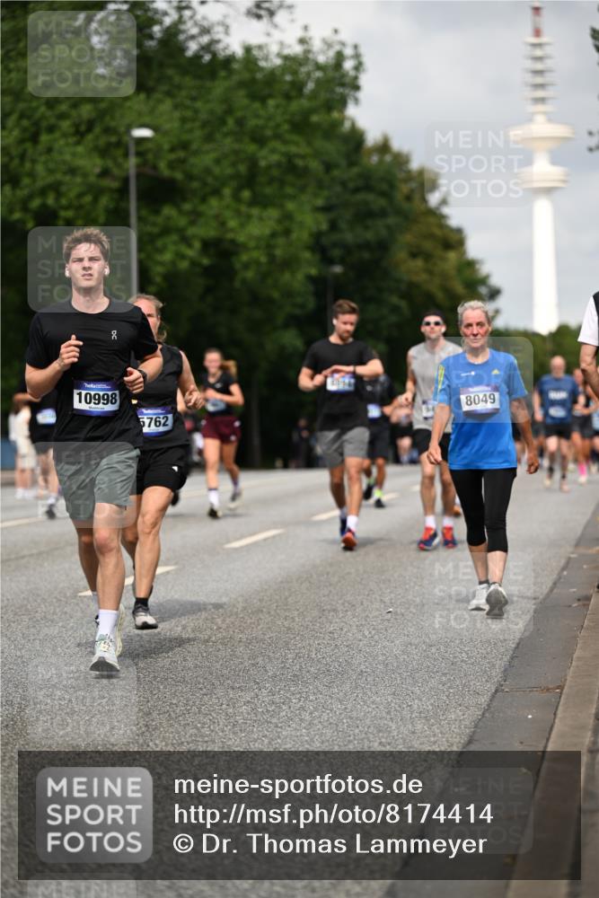 29.06.2025 - hella hamburg halbmarathon Dr. Thomas Lammeyer http://msf.ph/oto/8174414 29.06.2025 10:10:01 Kennedybrücke 1229, 1842, 2288, 3062, 3461, 4169, 5762, 7138, 7302, 8049, 8894, 8909, 9339, 9477, 9737, 9738, 9917, 10343, 10791, 10998 meine-sportfotos.de