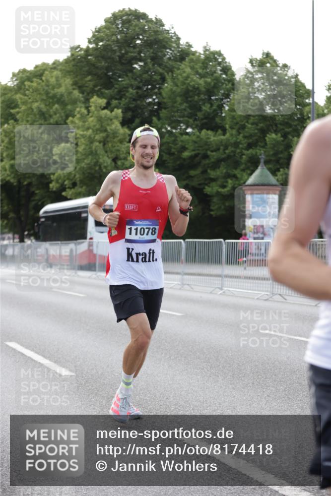 29.06.2025 - hella hamburg halbmarathon Jannik Wohlers http://msf.ph/oto/8174418 29.06.2025 09:42:13 Lombardsbrücke 2618, 9269, 10468, 11078, 12360, 13872, 13913, 14836, 15253, 16615, 17614, 19041, 19042, 19050, 19078 meine-sportfotos.de