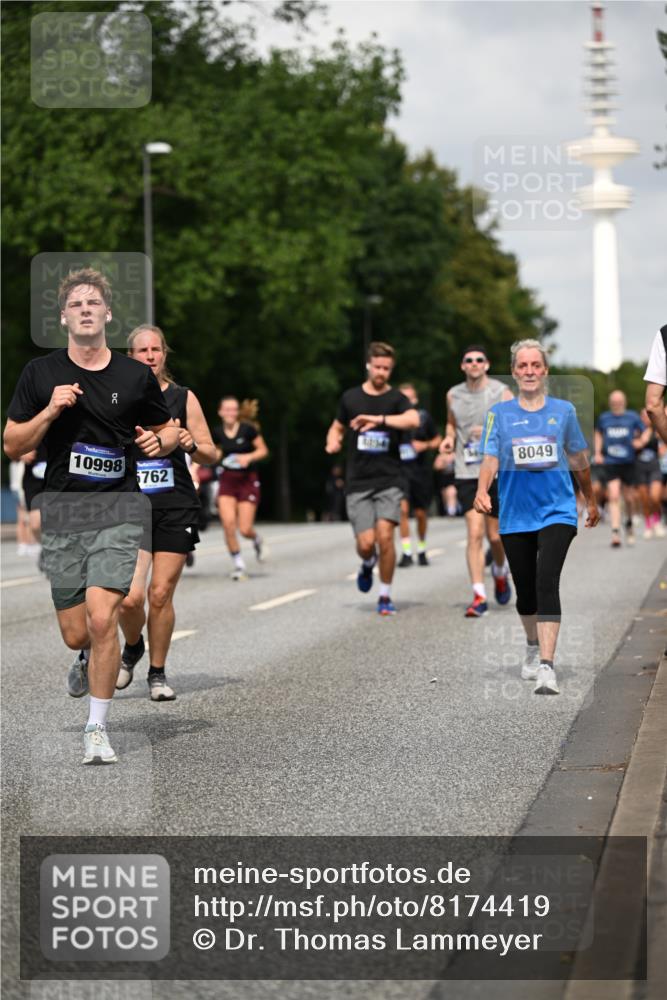 29.06.2025 - hella hamburg halbmarathon Dr. Thomas Lammeyer http://msf.ph/oto/8174419 29.06.2025 10:10:01 Kennedybrücke 1229, 1842, 2288, 3062, 3461, 4169, 5762, 7138, 7302, 8049, 8894, 8909, 9339, 9477, 9737, 9738, 9917, 10343, 10791, 10998 meine-sportfotos.de