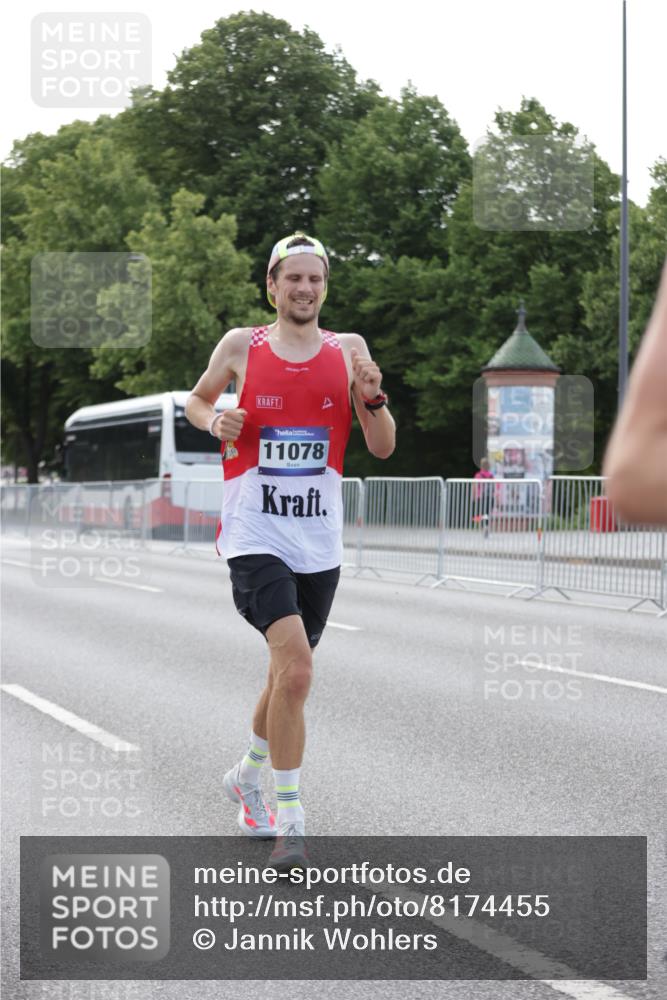 29.06.2025 - hella hamburg halbmarathon Jannik Wohlers http://msf.ph/oto/8174455 29.06.2025 09:42:13 Lombardsbrücke 2618, 9269, 10468, 11078, 12360, 13872, 13913, 14836, 15253, 16615, 17614, 19041, 19042, 19050, 19078 meine-sportfotos.de