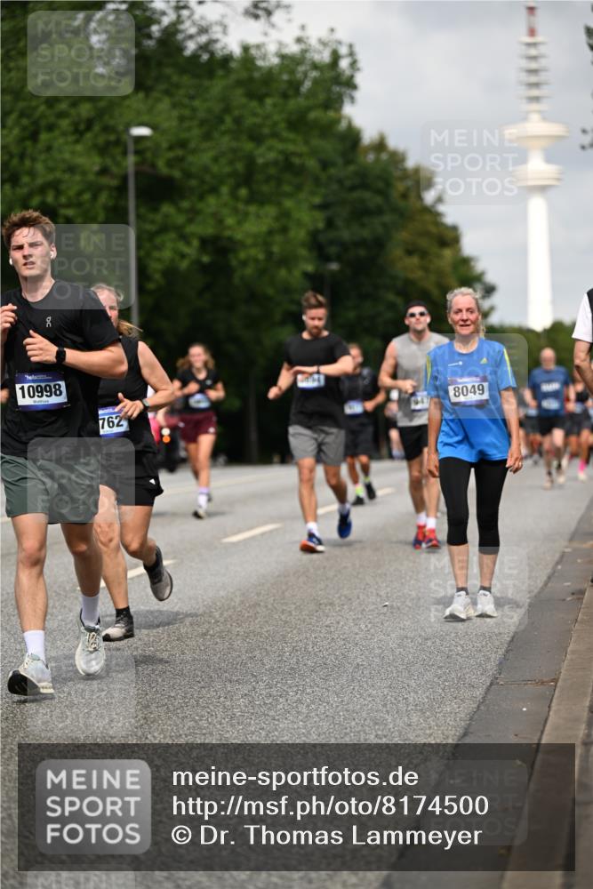 29.06.2025 - hella hamburg halbmarathon Dr. Thomas Lammeyer http://msf.ph/oto/8174500 29.06.2025 10:10:02 Kennedybrücke 1229, 1842, 2288, 3062, 3461, 4169, 5762, 7138, 7302, 7741, 8049, 8894, 8909, 9339, 9477, 9738, 9917, 10343, 10791, 10998 meine-sportfotos.de