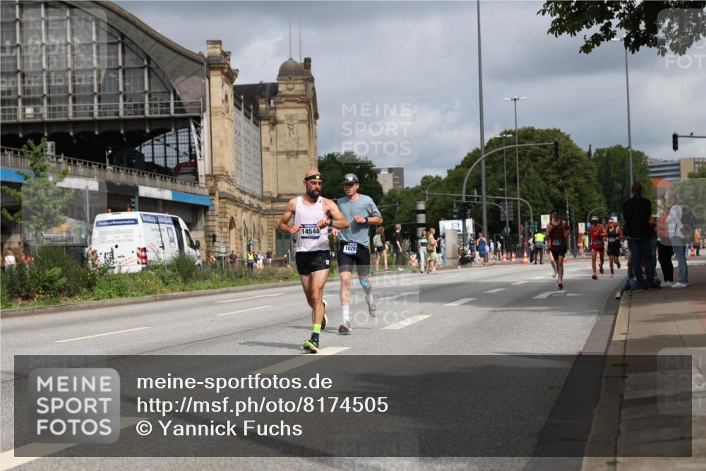 29.06.2025 - hella hamburg halbmarathon Yannick Fuchs http://msf.ph/oto/8174505 29.06.2025 10:26:15 20KM 3201, 4812, 9508, 10017, 10298, 10929, 11857, 12232, 12681, 14450, 14548, 15835, 19118 meine-sportfotos.de