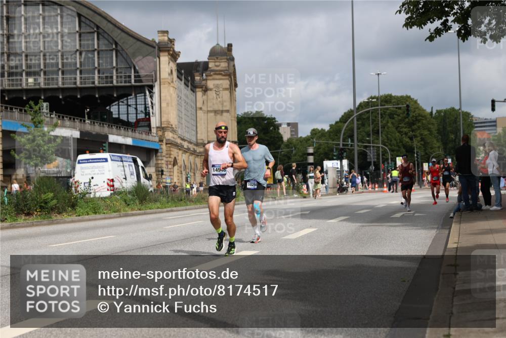 29.06.2025 - hella hamburg halbmarathon Yannick Fuchs http://msf.ph/oto/8174517 29.06.2025 10:26:16 20KM 3201, 4812, 9508, 10017, 10298, 10929, 11857, 12232, 12681, 14450, 14548, 15835, 19118 meine-sportfotos.de