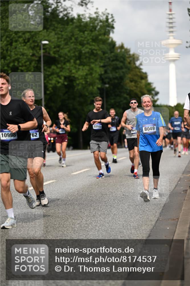 29.06.2025 - hella hamburg halbmarathon Dr. Thomas Lammeyer http://msf.ph/oto/8174537 29.06.2025 10:10:02 Kennedybrücke 1229, 1842, 2288, 3062, 3461, 4169, 5762, 7138, 7302, 7741, 8049, 8894, 8909, 9339, 9477, 9738, 9917, 10343, 10791, 10998 meine-sportfotos.de