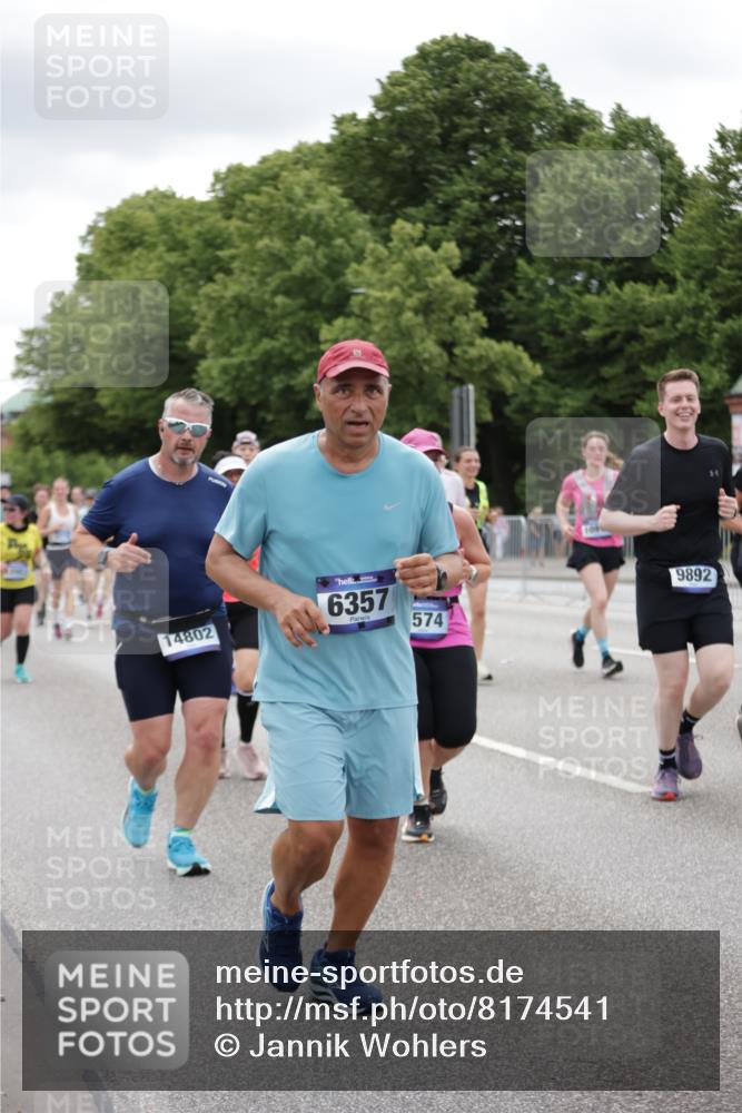 29.06.2025 - hella hamburg halbmarathon Jannik Wohlers http://msf.ph/oto/8174541 29.06.2025 11:07:36 Lombardsbrücke 1574, 1769, 2312, 2314, 2796, 2867, 3442, 3853, 3855, 4226, 4406, 4567, 4573, 5398, 5401, 5439, 5704, 5896, 6070, 6258, 6357, 6586, 6778, 6779, 6780, 6928, 7218, 7609, 8182, 8252, 8636, 9037, 9387, 9389, 9892, 9906, 9935, 10545, 10558, 10637, 10651, 10893, 10916, 10918, 12003, 12146, 12868, 12944, 14088, 14587, 14802, 15059, 15616, 18289, 18619, 18876 meine-sportfotos.de