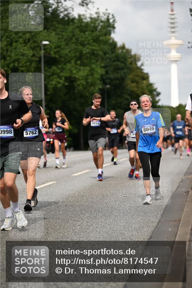 29.06.2025 - hella hamburg halbmarathon Dr. Thomas Lammeyer http://msf.ph/oto/8174547 29.06.2025 10:10:02 Kennedybrücke 1229, 1842, 2288, 3062, 3461, 4169, 5762, 7138, 7302, 7741, 8049, 8894, 8909, 9339, 9477, 9738, 9917, 10343, 10791, 10998 meine-sportfotos.de