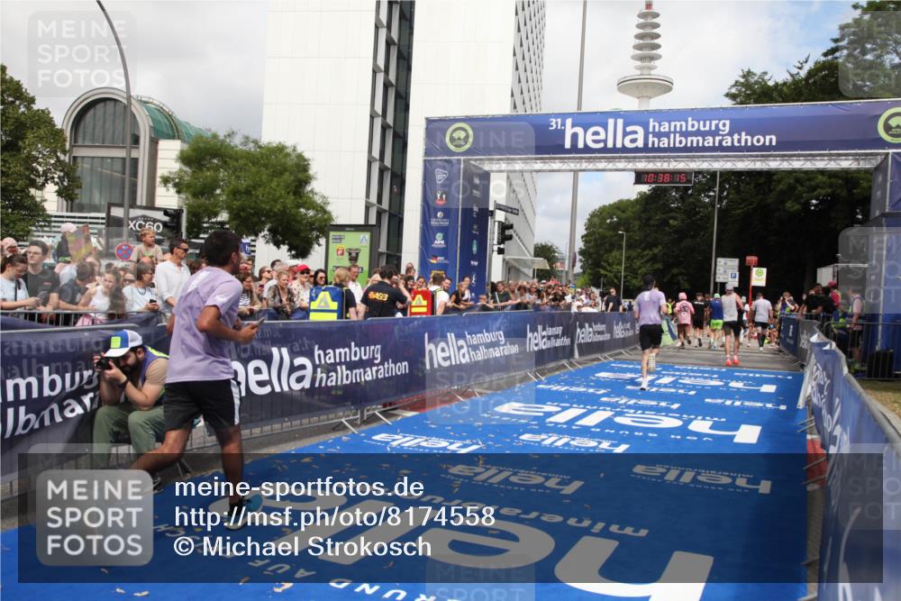 29.06.2025 - hella hamburg halbmarathon Michael Strokosch http://msf.ph/oto/8174558 29.06.2025 10:38:14 Ziel 2849, 5091, 7743, 14688, 15382, 17623, 18986 meine-sportfotos.de