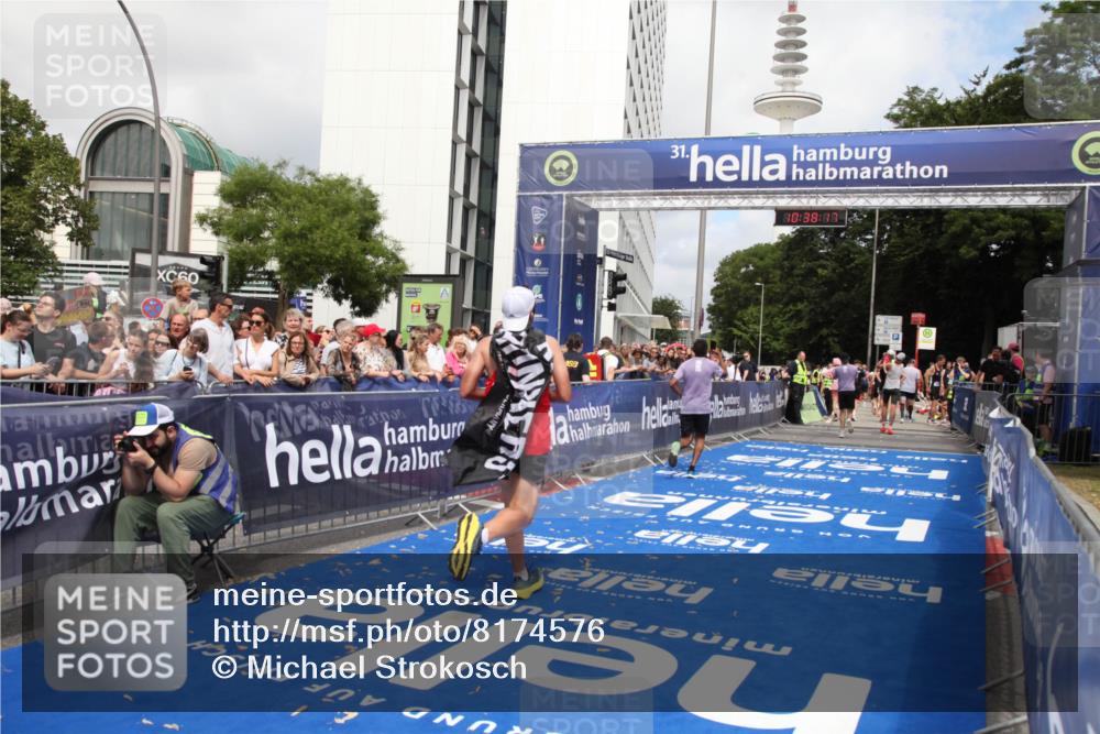 29.06.2025 - hella hamburg halbmarathon Michael Strokosch http://msf.ph/oto/8174576 29.06.2025 10:38:16 Ziel 2849, 5091, 7743, 8002, 14688, 17623, 18584, 18986 meine-sportfotos.de