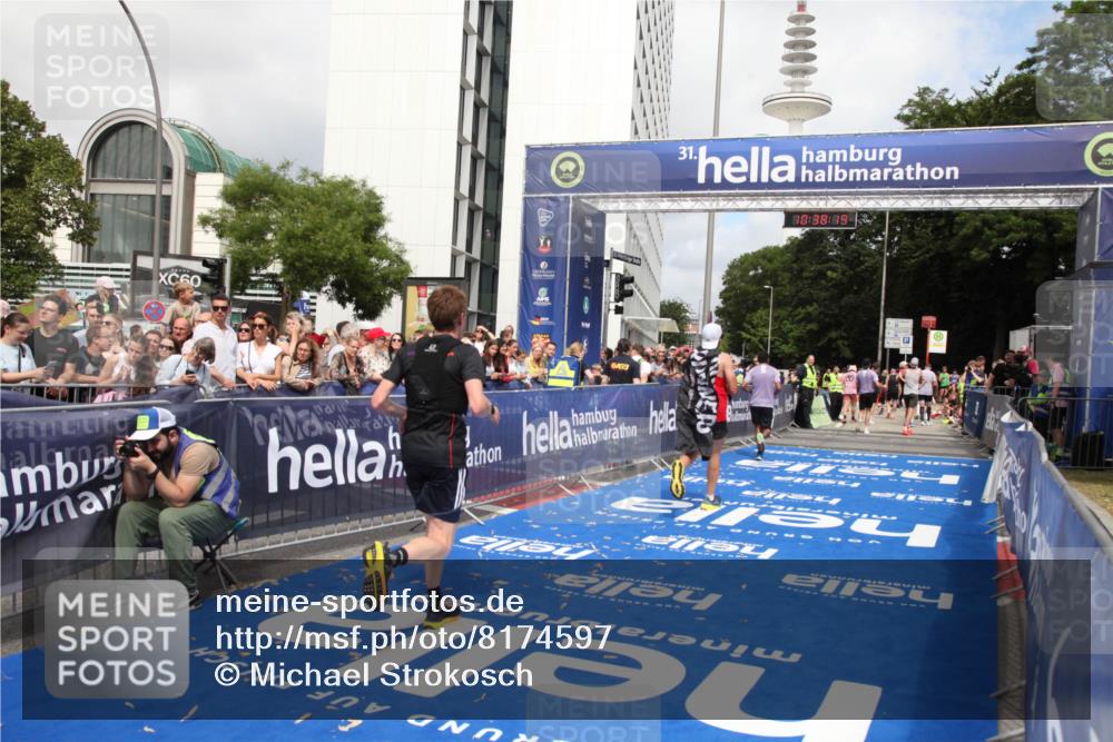 29.06.2025 - hella hamburg halbmarathon Michael Strokosch http://msf.ph/oto/8174597 29.06.2025 10:38:17 Ziel 1688, 2849, 5091, 7743, 8002, 14688, 17623, 18584, 18986 meine-sportfotos.de