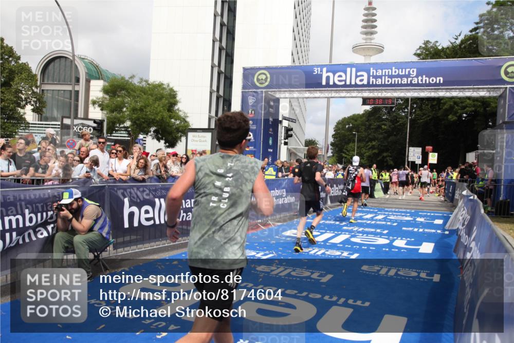 29.06.2025 - hella hamburg halbmarathon Michael Strokosch http://msf.ph/oto/8174604 29.06.2025 10:38:18 Ziel 1688, 2849, 5091, 7743, 8002, 14688, 18584, 18986 meine-sportfotos.de