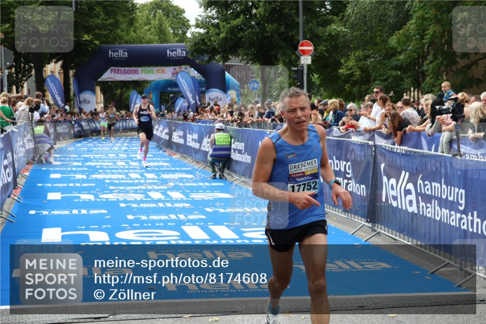 29.06.2025 - hella hamburg halbmarathon Zöllner http://msf.ph/oto/8174608 29.06.2025 10:25:02 Ziel 2483, 10867, 17752 meine-sportfotos.de
