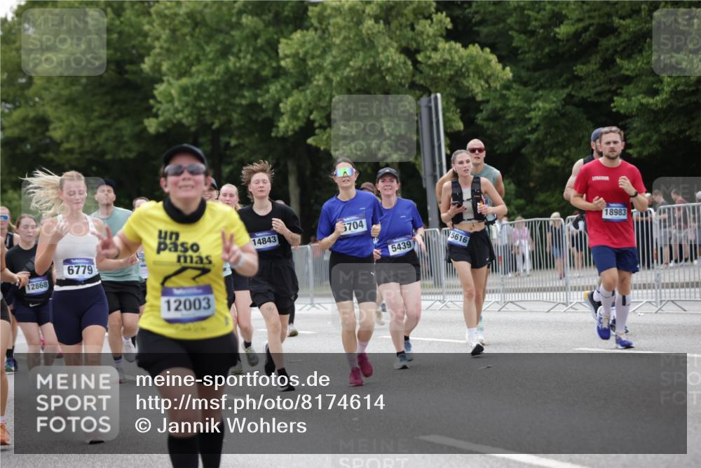 29.06.2025 - hella hamburg halbmarathon Jannik Wohlers http://msf.ph/oto/8174614 29.06.2025 11:07:40 Lombardsbrücke 1769, 2796, 3442, 3549, 3853, 3855, 4406, 4461, 4567, 4573, 5005, 5398, 5401, 5439, 5704, 5896, 6070, 6357, 6586, 6778, 6779, 6780, 6928, 7559, 7609, 8182, 8252, 8636, 9037, 9387, 9389, 9725, 9892, 9906, 10054, 10160, 10545, 10558, 10637, 10651, 10893, 10916, 10918, 11264, 11583, 11592, 11722, 12003, 12048, 12146, 12868, 12944, 14088, 15059, 15616, 18289, 18619 meine-sportfotos.de