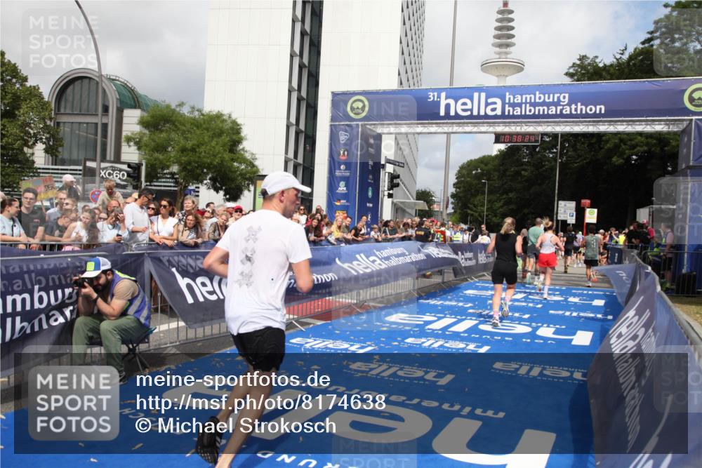 29.06.2025 - hella hamburg halbmarathon Michael Strokosch http://msf.ph/oto/8174638 29.06.2025 10:38:23 Ziel 1042, 1688, 2849, 3431, 6095, 7110, 8002, 14688, 18584 meine-sportfotos.de