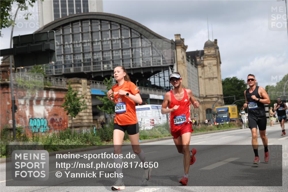 29.06.2025 - hella hamburg halbmarathon Yannick Fuchs http://msf.ph/oto/8174650 29.06.2025 10:26:23 20KM 3201, 3955, 4812, 6619, 10298, 10929, 12232, 12681, 13606, 13617, 14450, 14548, 15835, 18102, 19118 meine-sportfotos.de