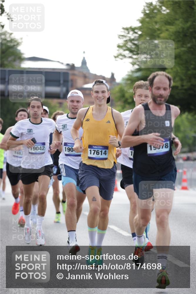 29.06.2025 - hella hamburg halbmarathon Jannik Wohlers http://msf.ph/oto/8174698 29.06.2025 09:42:14 Lombardsbrücke 2618, 7331, 7855, 9269, 10468, 11078, 12360, 13872, 13913, 14753, 14836, 16615, 17614, 19041, 19042, 19050, 19078 meine-sportfotos.de
