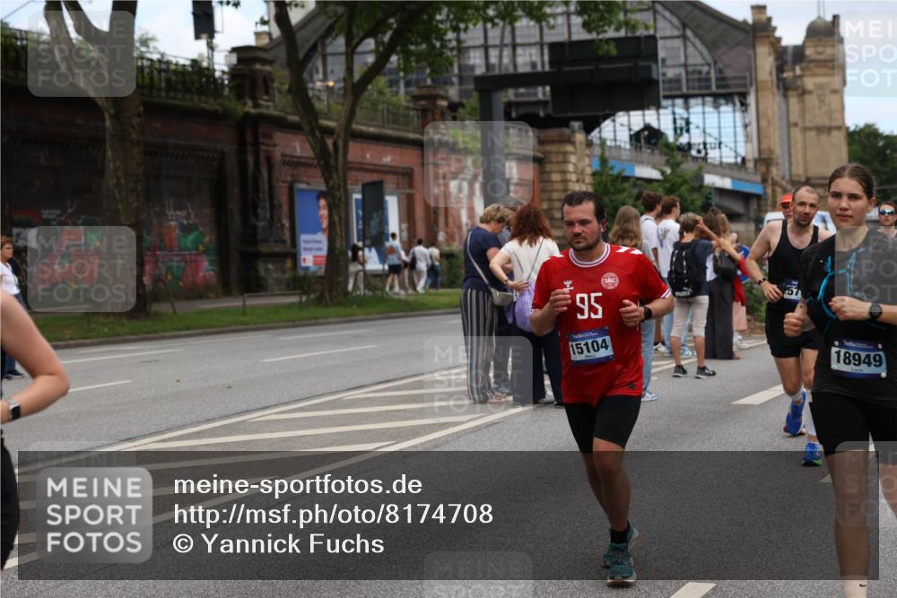 29.06.2025 - hella hamburg halbmarathon Yannick Fuchs http://msf.ph/oto/8174708 29.06.2025 11:19:41 20KM 1115, 1294, 1747, 1853, 3003, 3591, 3592, 3678, 3817, 4198, 4829, 5178, 5759, 5929, 5930, 6249, 7276, 7446, 7447, 7529, 7919, 8127, 8433, 10687, 10989, 11117, 11634, 12041, 12210, 12278, 12384, 12442, 14143, 14499, 14779, 15104, 15114, 16487, 16565, 16566, 16838, 17238, 17299, 17414, 17416, 17804, 18278, 18818, 18851, 18949, 18976 meine-sportfotos.de