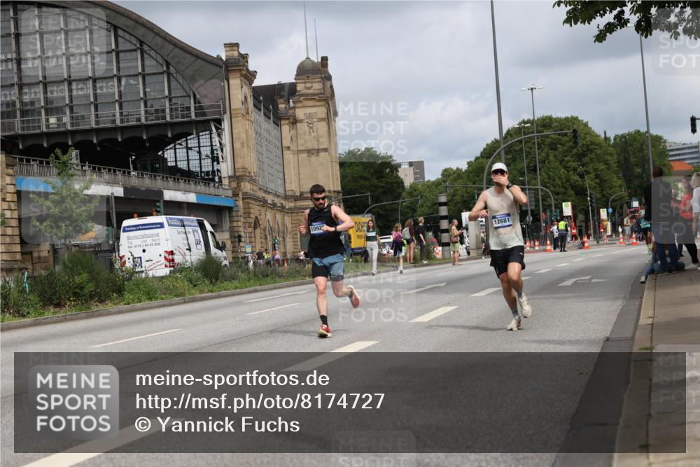 29.06.2025 - hella hamburg halbmarathon Yannick Fuchs http://msf.ph/oto/8174727 29.06.2025 10:26:26 20KM 3201, 3955, 4812, 5660, 6619, 10298, 10929, 12232, 12681, 13606, 13617, 14450, 14548, 15835, 18102, 19118 meine-sportfotos.de
