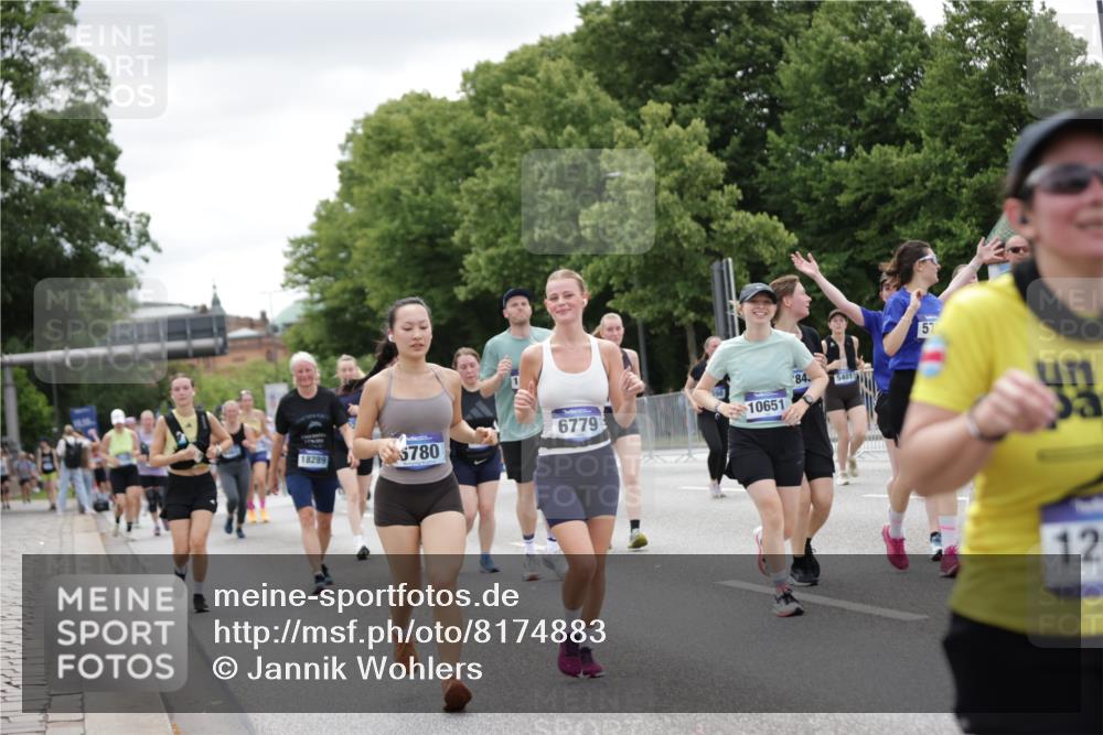 29.06.2025 - hella hamburg halbmarathon Jannik Wohlers http://msf.ph/oto/8174883 29.06.2025 11:07:42 Lombardsbrücke 1769, 2318, 2319, 3313, 3442, 3549, 3853, 3855, 4406, 4461, 4482, 4567, 4573, 5005, 5398, 5401, 5439, 5704, 5896, 6070, 6357, 6778, 6779, 6780, 6928, 7559, 7609, 7713, 8182, 8252, 9037, 9725, 9892, 9906, 10054, 10160, 10545, 10558, 10637, 10651, 10916, 10918, 11264, 11583, 11584, 11592, 11722, 12003, 12048, 12146, 12868, 12944, 14088, 15059, 15616, 18289 meine-sportfotos.de