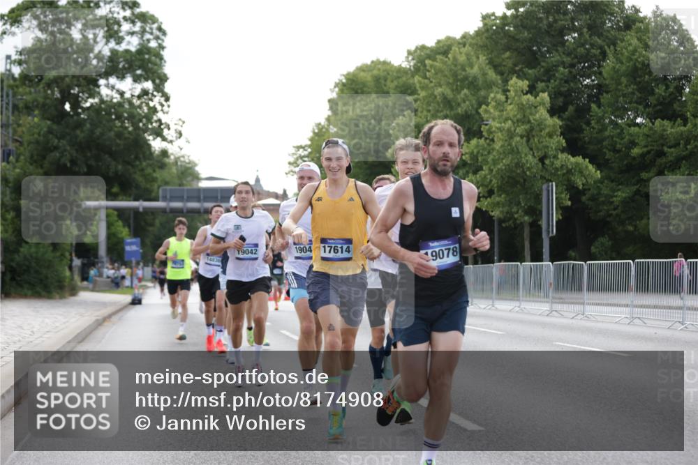 29.06.2025 - hella hamburg halbmarathon Jannik Wohlers http://msf.ph/oto/8174908 29.06.2025 09:42:16 Lombardsbrücke 5612, 7331, 7855, 9269, 10468, 11078, 11228, 12360, 13872, 13913, 14753, 14836, 16615, 17614, 19041, 19042, 19050, 19078 meine-sportfotos.de