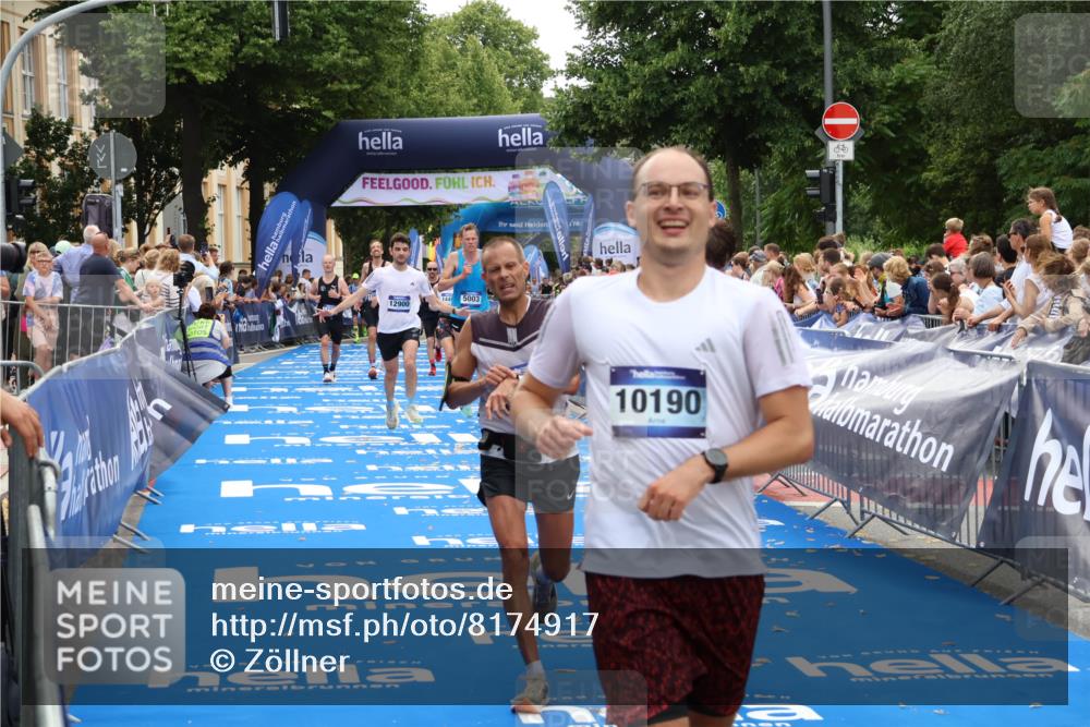 29.06.2025 - hella hamburg halbmarathon Zöllner http://msf.ph/oto/8174917 29.06.2025 10:37:21 Ziel 4860, 5003, 12900, 13854, 14387, 14459, 17137, 17726, 18824 meine-sportfotos.de