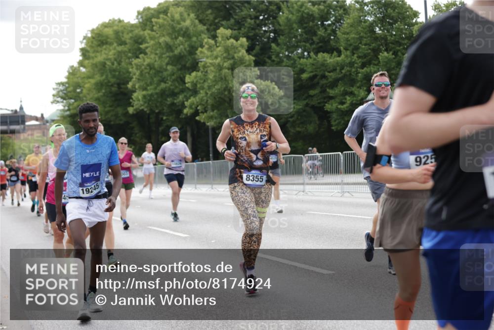 29.06.2025 - hella hamburg halbmarathon Jannik Wohlers http://msf.ph/oto/8174924 29.06.2025 10:22:19 Lombardsbrücke 1029, 2294, 2479, 2766, 2886, 3003, 3430, 3600, 3601, 5223, 5343, 5629, 5798, 6899, 7188, 7190, 7276, 7529, 7925, 8355, 8931, 9256, 9392, 9598, 10065, 10086, 10573, 10826, 10902, 11665, 12592, 13472, 13921, 13963, 14525, 14633, 14801, 14906, 15870, 16618, 16801 meine-sportfotos.de
