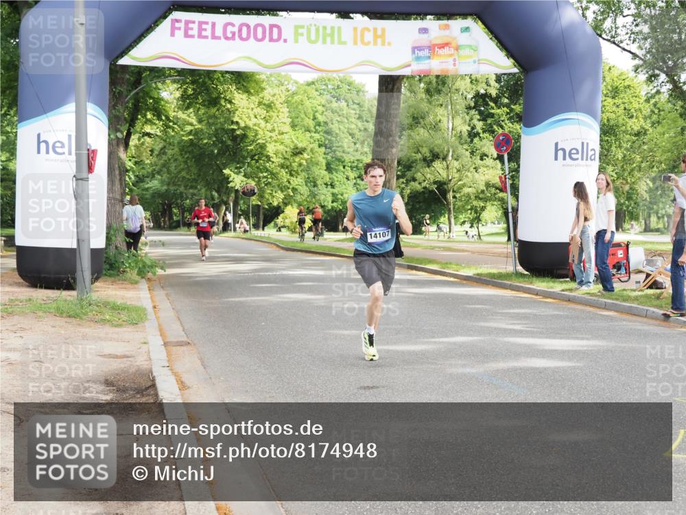 29.06.2025 - hella hamburg halbmarathon MichiJ http://msf.ph/oto/8174948 29.06.2025 10:15:49 Zwischen KM18-KM19 2483, 4338, 8376, 9767, 10468, 11228 meine-sportfotos.de