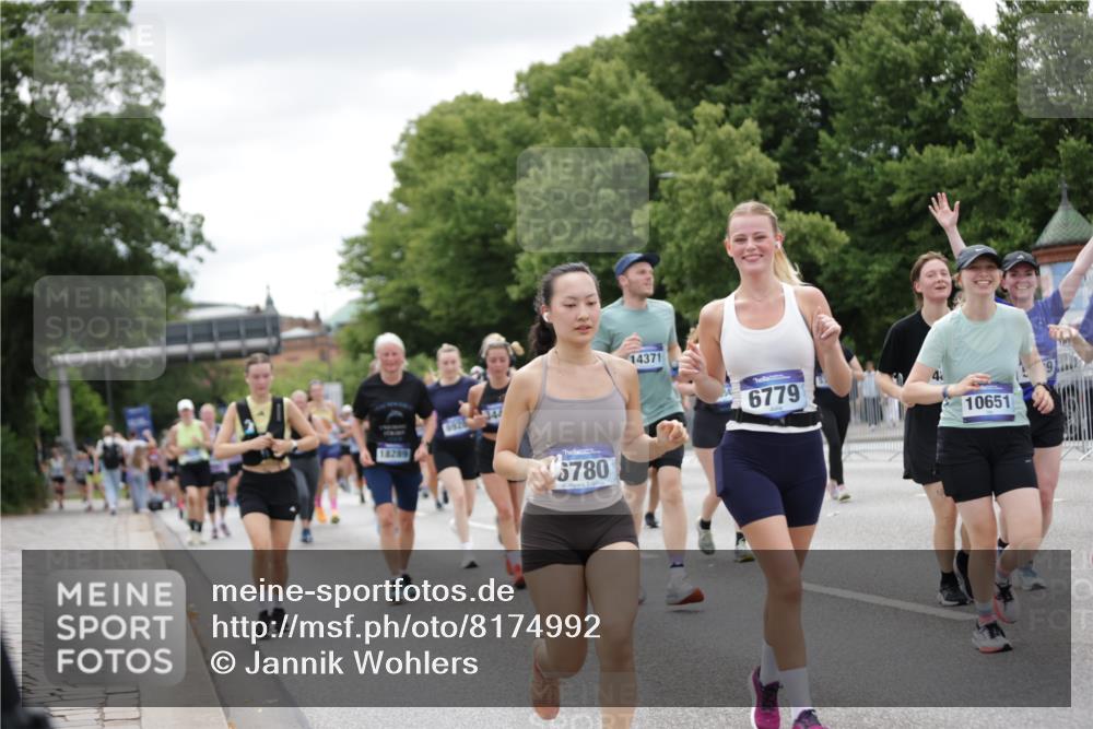 29.06.2025 - hella hamburg halbmarathon Jannik Wohlers http://msf.ph/oto/8174992 29.06.2025 11:07:43 Lombardsbrücke 1769, 2318, 2319, 3313, 3442, 3549, 4406, 4461, 4482, 4573, 5005, 5398, 5401, 5439, 5704, 5896, 6070, 6731, 6778, 6779, 6780, 6928, 7559, 7609, 7713, 8182, 8252, 9037, 9725, 9892, 9906, 10054, 10160, 10545, 10558, 10637, 10651, 10916, 10918, 11264, 11583, 11584, 11592, 11722, 12003, 12048, 12146, 12868, 12944, 14088, 15616, 18289 meine-sportfotos.de