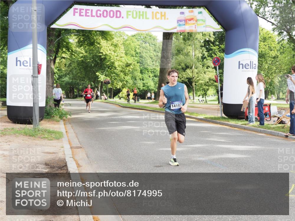 29.06.2025 - hella hamburg halbmarathon MichiJ http://msf.ph/oto/8174995 29.06.2025 10:15:49 Zwischen KM18-KM19 2483, 4338, 8376, 9767, 10468, 11228 meine-sportfotos.de