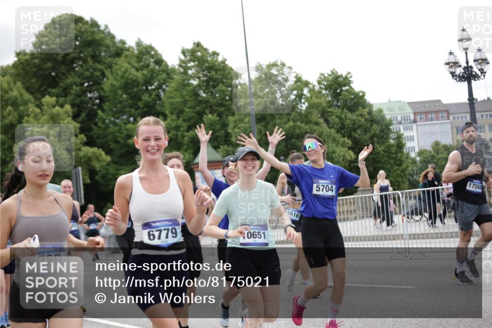 29.06.2025 - hella hamburg halbmarathon Jannik Wohlers http://msf.ph/oto/8175021 29.06.2025 11:07:44 Lombardsbrücke 1769, 2318, 2319, 2433, 3313, 3442, 3549, 4406, 4461, 4482, 5005, 5398, 5401, 5439, 5704, 5896, 6016, 6070, 6731, 6778, 6779, 6780, 6928, 7192, 7559, 7609, 7713, 8182, 8252, 9037, 9725, 9906, 10054, 10160, 10545, 10558, 10637, 10651, 10916, 10918, 11264, 11583, 11584, 11592, 11722, 12003, 12048, 12146, 12868, 12944, 13175, 14088, 15616, 18289 meine-sportfotos.de