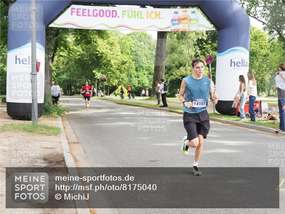 29.06.2025 - hella hamburg halbmarathon MichiJ http://msf.ph/oto/8175040 29.06.2025 10:15:49 Zwischen KM18-KM19 2483, 4338, 8376, 9767, 10468, 11228 meine-sportfotos.de