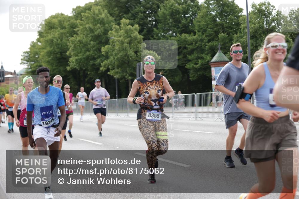 29.06.2025 - hella hamburg halbmarathon Jannik Wohlers http://msf.ph/oto/8175062 29.06.2025 10:22:20 Lombardsbrücke 1029, 2294, 2479, 2766, 2886, 3003, 3430, 3600, 3601, 5223, 5343, 5629, 5798, 6899, 7188, 7190, 7276, 7529, 7925, 8355, 8931, 9256, 9392, 10086, 10573, 10826, 10902, 11665, 12592, 13472, 13921, 13963, 14525, 14633, 14801, 14906, 15870, 16618, 16801 meine-sportfotos.de
