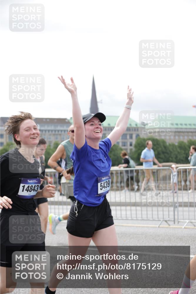 29.06.2025 - hella hamburg halbmarathon Jannik Wohlers http://msf.ph/oto/8175129 29.06.2025 11:07:46 Lombardsbrücke 1769, 1923, 2318, 2319, 2433, 3313, 3442, 3549, 3646, 3666, 3915, 4406, 4439, 4455, 4461, 4482, 5005, 5398, 5401, 5439, 5704, 5896, 6016, 6731, 6778, 6779, 6780, 6928, 7192, 7559, 7609, 7713, 8182, 8252, 8808, 8809, 9321, 9725, 10054, 10160, 10545, 10637, 10651, 10916, 10918, 11112, 11264, 11431, 11501, 11561, 11583, 11584, 11592, 11722, 12003, 12048, 12146, 12868, 12944, 13175, 14088, 15616, 18289 meine-sportfotos.de