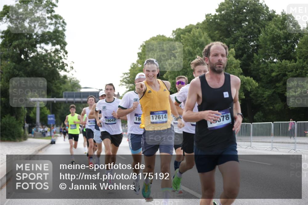 29.06.2025 - hella hamburg halbmarathon Jannik Wohlers http://msf.ph/oto/8175192 29.06.2025 09:42:16 Lombardsbrücke 5612, 7331, 7855, 9269, 10468, 11078, 11228, 12360, 13872, 13913, 14753, 14836, 16615, 17614, 19041, 19042, 19050, 19078 meine-sportfotos.de